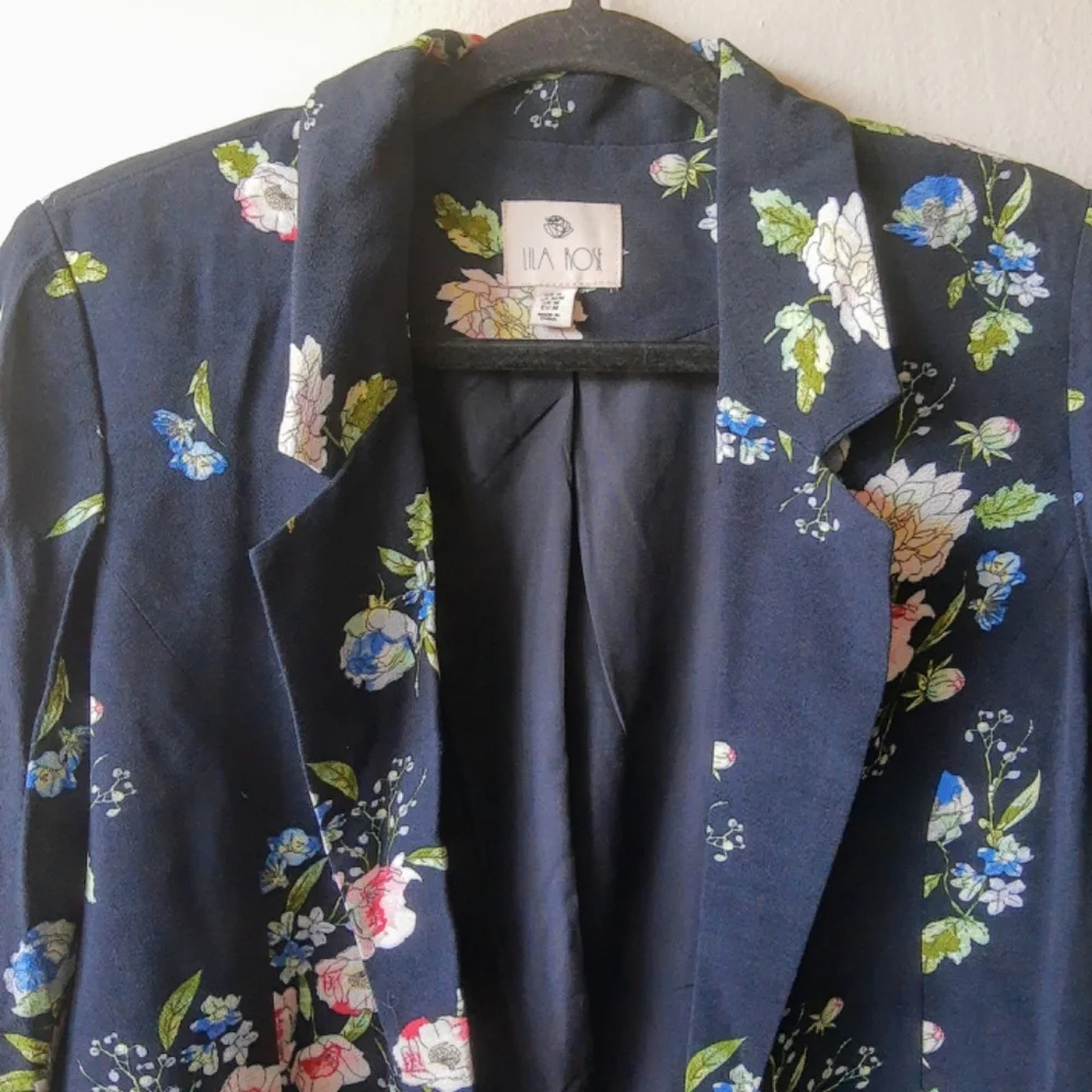 Lila Rose Navy Floral Open Blazer size M - Picture 3 of 4